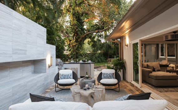 Poolside Furniture Ideas for Backyard Patios