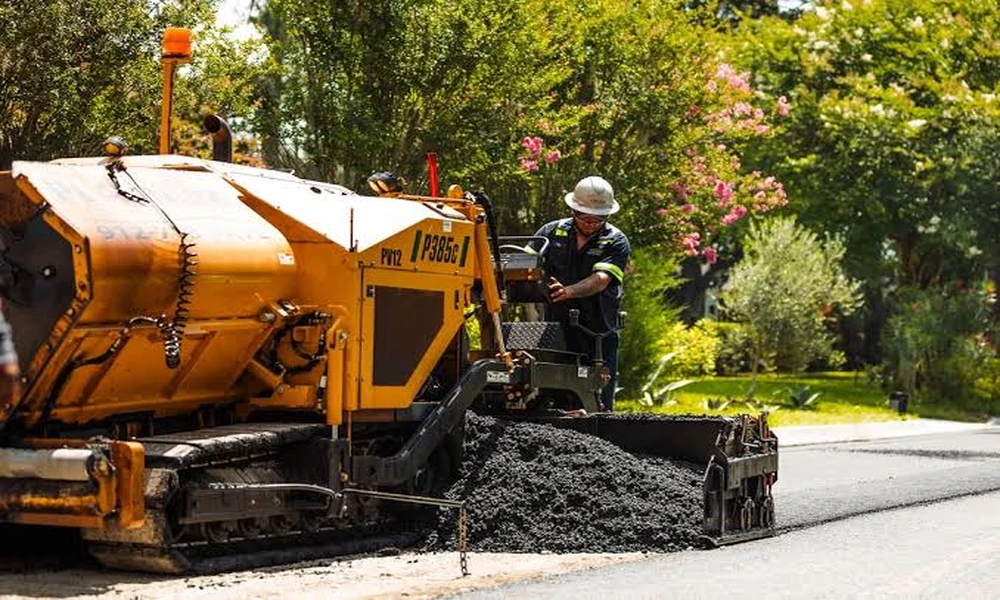 Key Factors That Influence Calculating Asphalt Needs Before Paving Starts